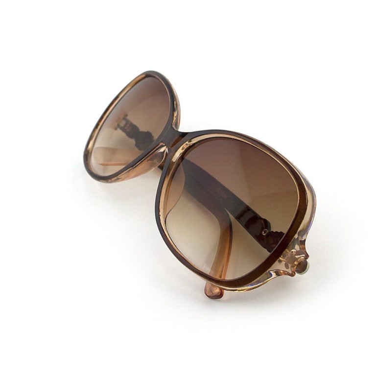 Fashionable Ladies' Sunglasses with Stylish Silver Leaf Temple Motif - Brown Fashionable Ladies' Sunglasses with Stylish Silver Leaf Temple Motif - Brown