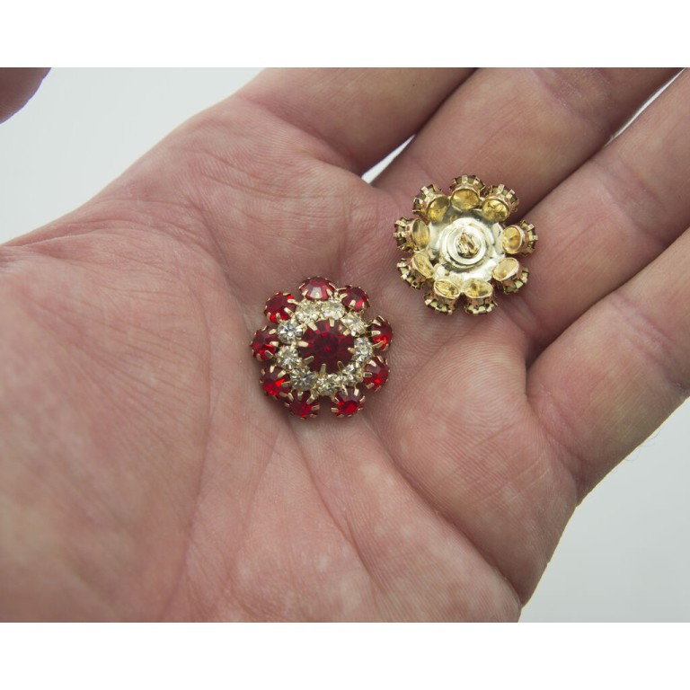 HAND® Set of 3 Pretty Red Crystal Buttons in a Metal Setting - 20 mm Diameter HAND® Set of 3 Pretty Red Crystal Buttons in a Metal Setting - 20 mm Diameter