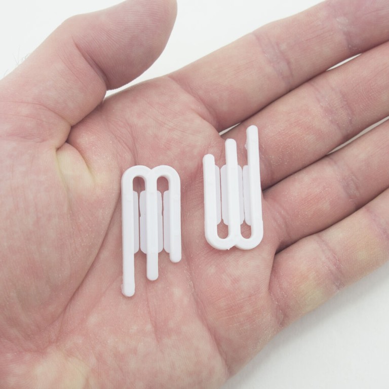HAND® 500 White Plastic 3 Prong Shirt Clips - 38 x 18 mm (680g) HAND® 500 White Plastic 3 Prong Shirt Clips - 38 x 18 mm (680g)